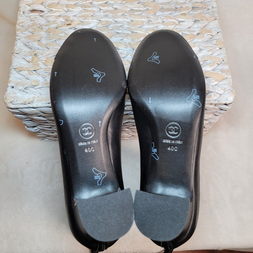 Chanel Cap Toe Black Leather Ankle Boots 40C/9.5W CC Logo Grosgrain Made Italy - Picture 5 of 5